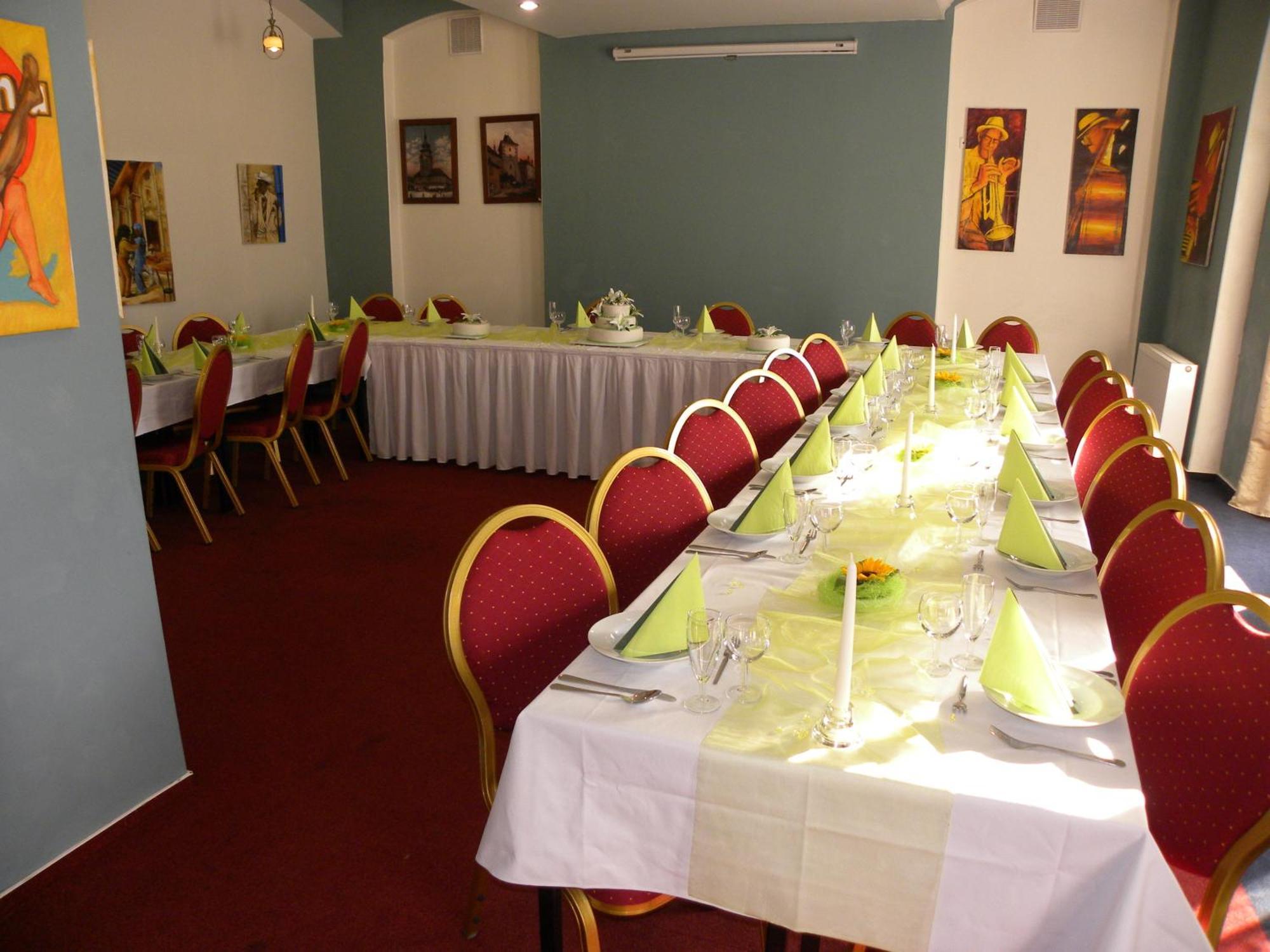 Hotel Cerny Orel Zatec Ngoại thất bức ảnh