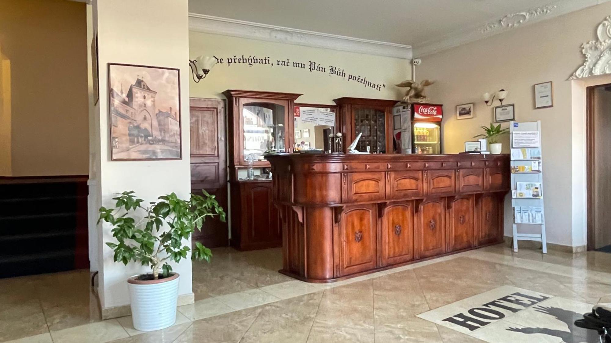 Hotel Cerny Orel Zatec Ngoại thất bức ảnh