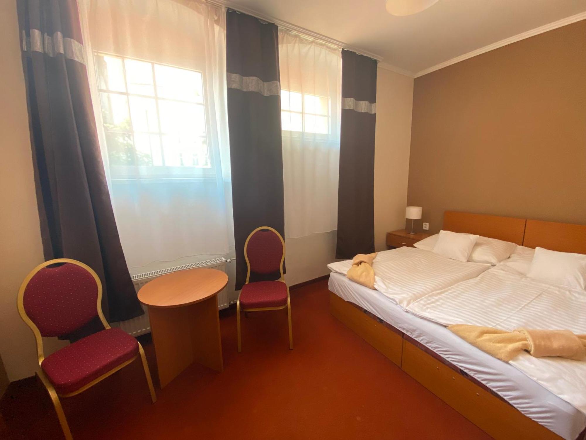 Hotel Cerny Orel Zatec Ngoại thất bức ảnh